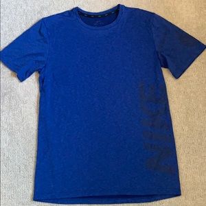 Men’s Nike atheltic top.